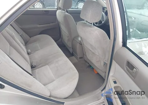 2004 Toyota Camry Le z USA, uszkodzony, nr VIN 4T1BE32K84U890784